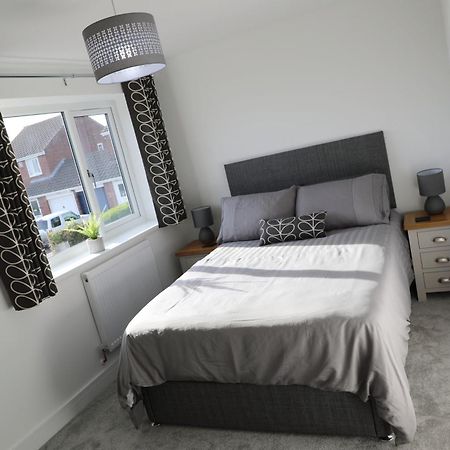 Modern, Two Double Bedroom House With Free Parking 쳅스토 외부 사진