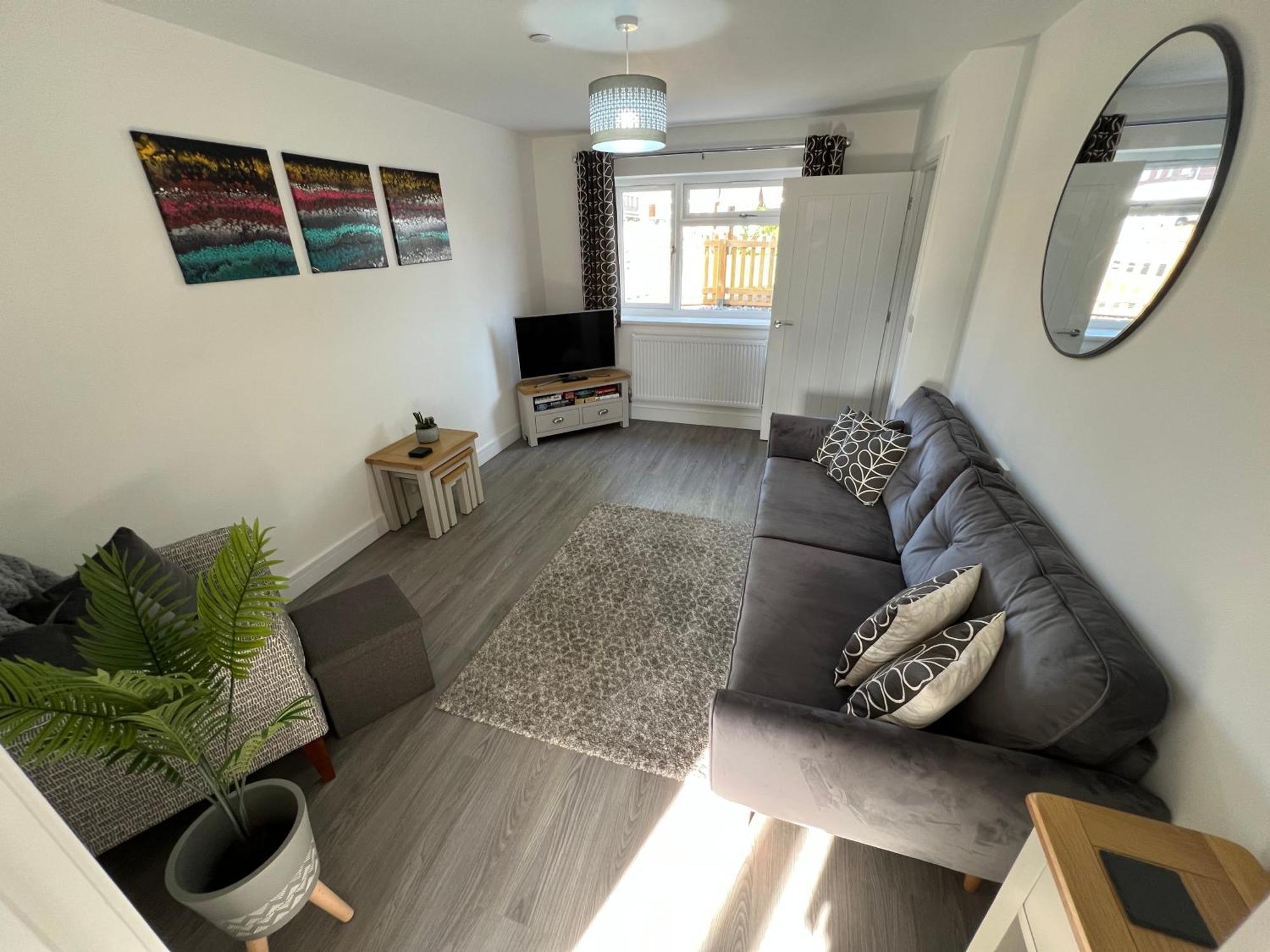 Modern, Two Double Bedroom House With Free Parking 쳅스토 외부 사진