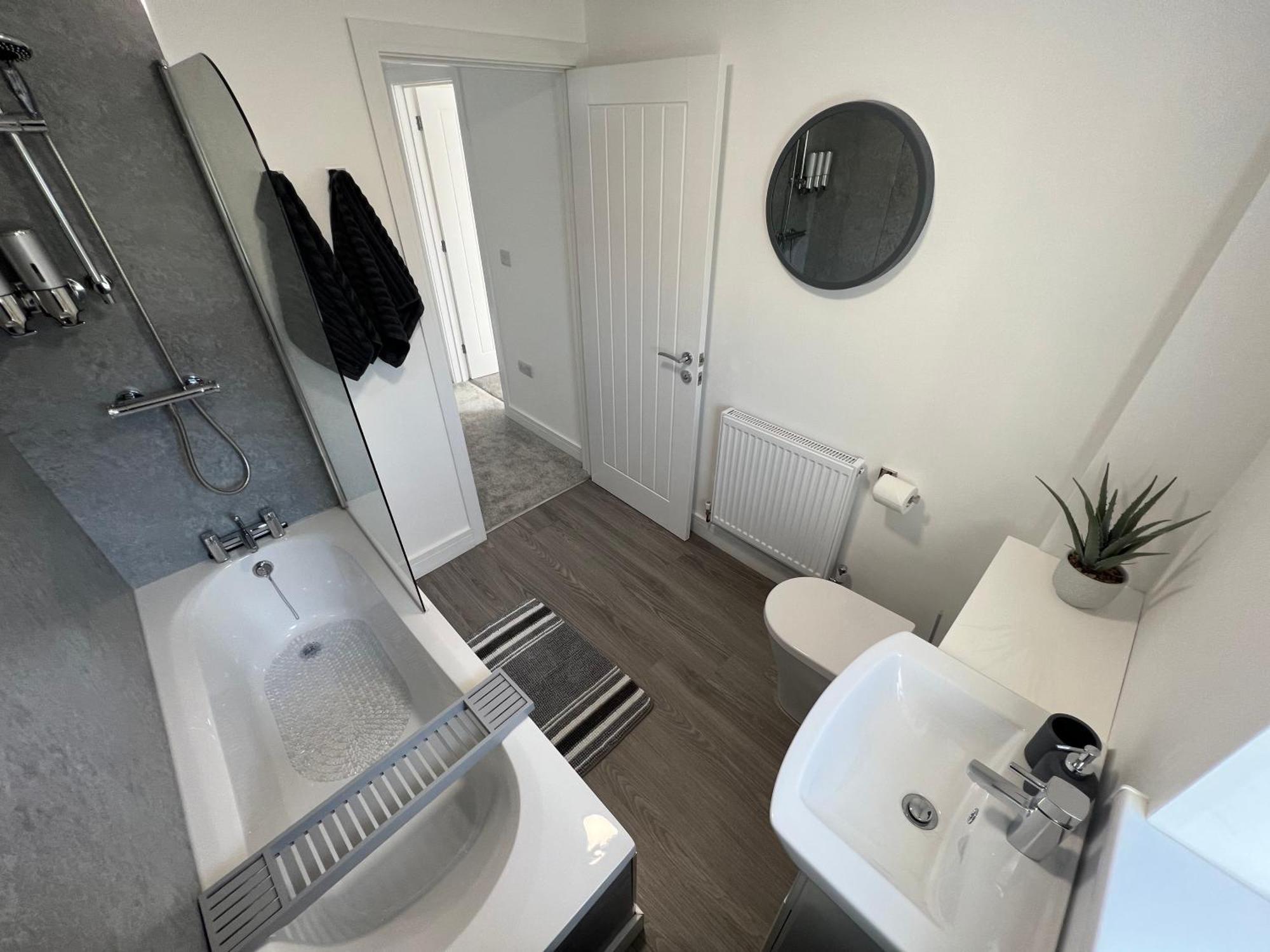 Modern, Two Double Bedroom House With Free Parking 쳅스토 외부 사진