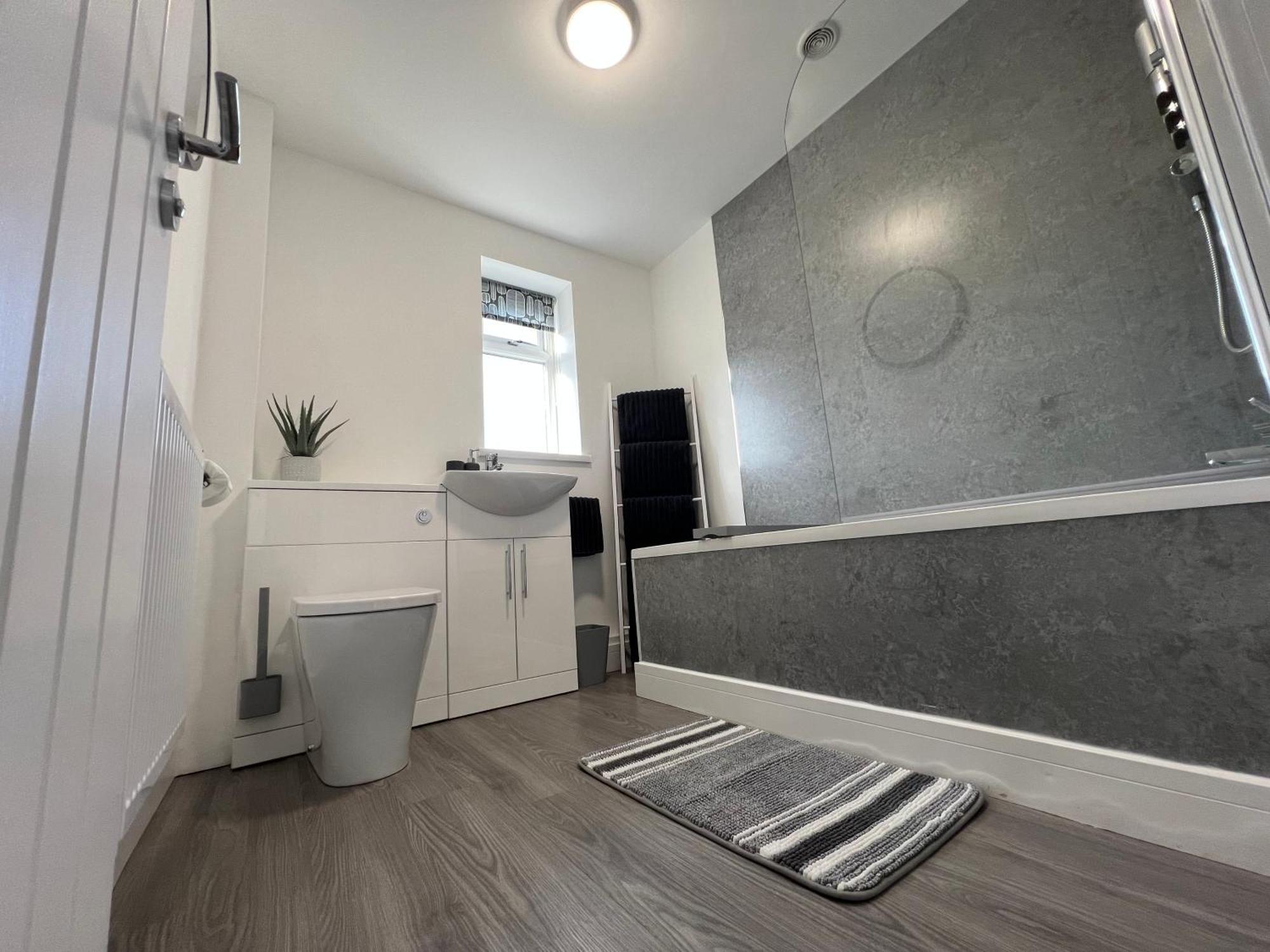 Modern, Two Double Bedroom House With Free Parking 쳅스토 외부 사진