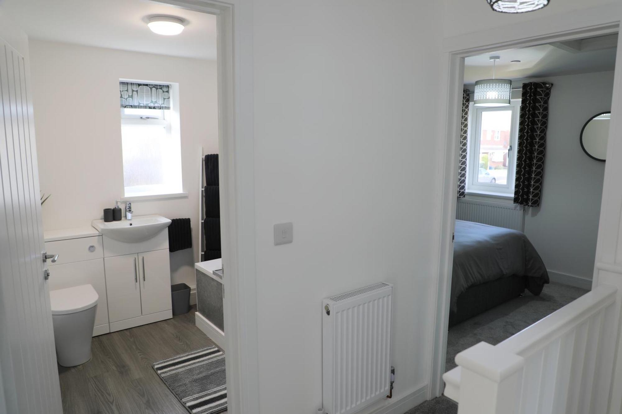 Modern, Two Double Bedroom House With Free Parking 쳅스토 외부 사진