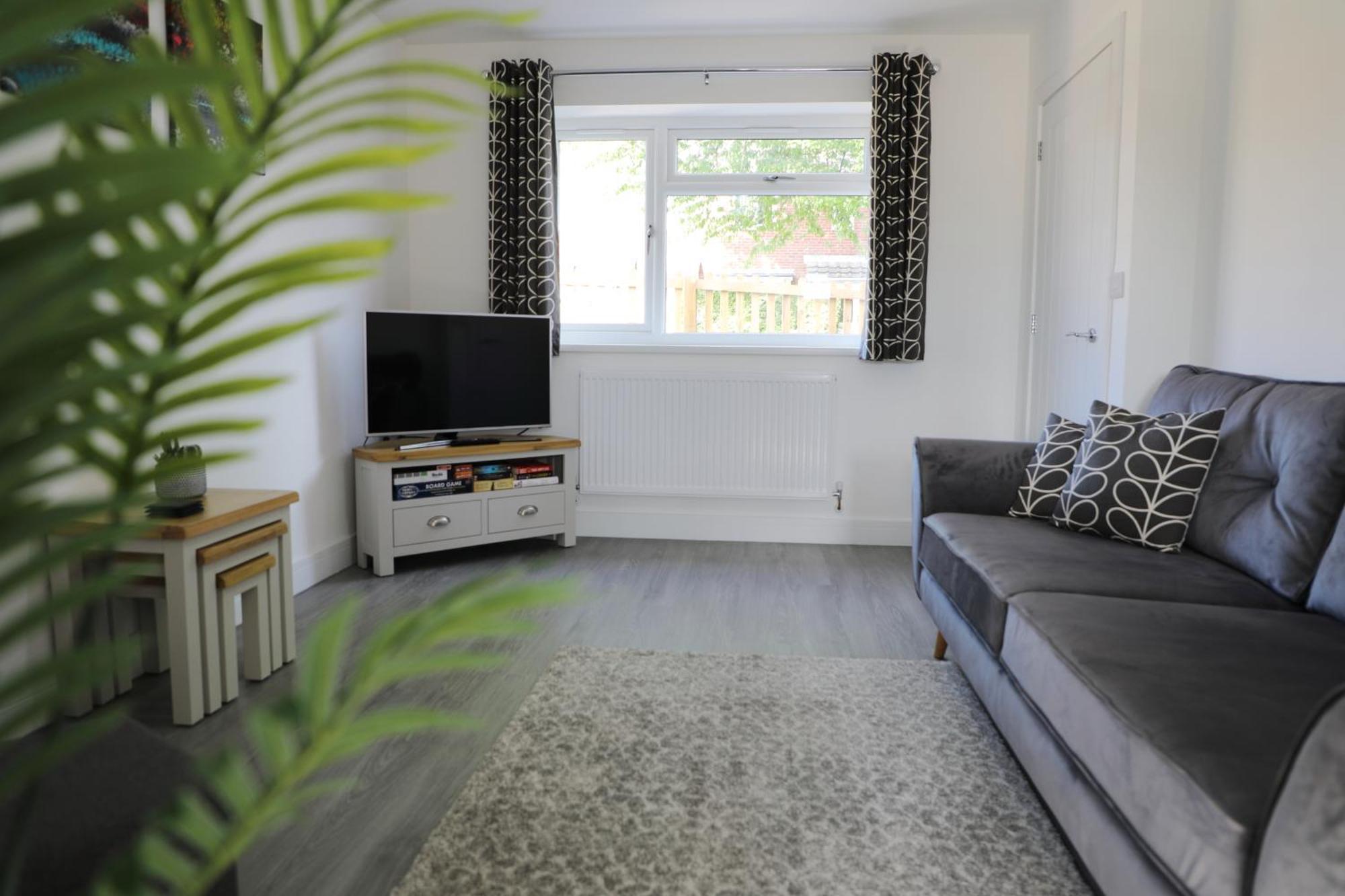 Modern, Two Double Bedroom House With Free Parking 쳅스토 외부 사진