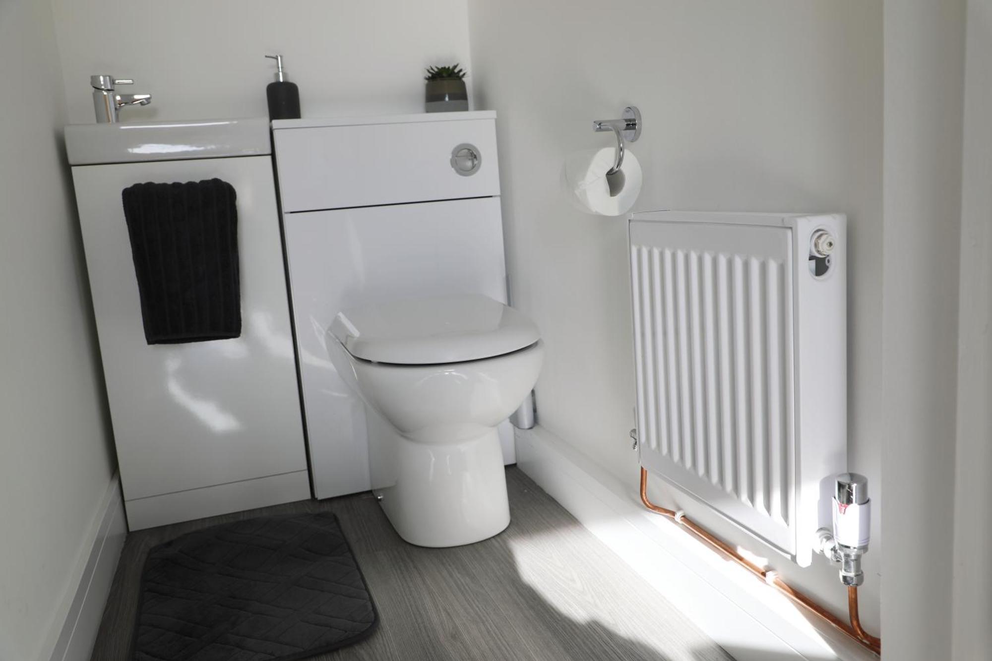 Modern, Two Double Bedroom House With Free Parking 쳅스토 외부 사진